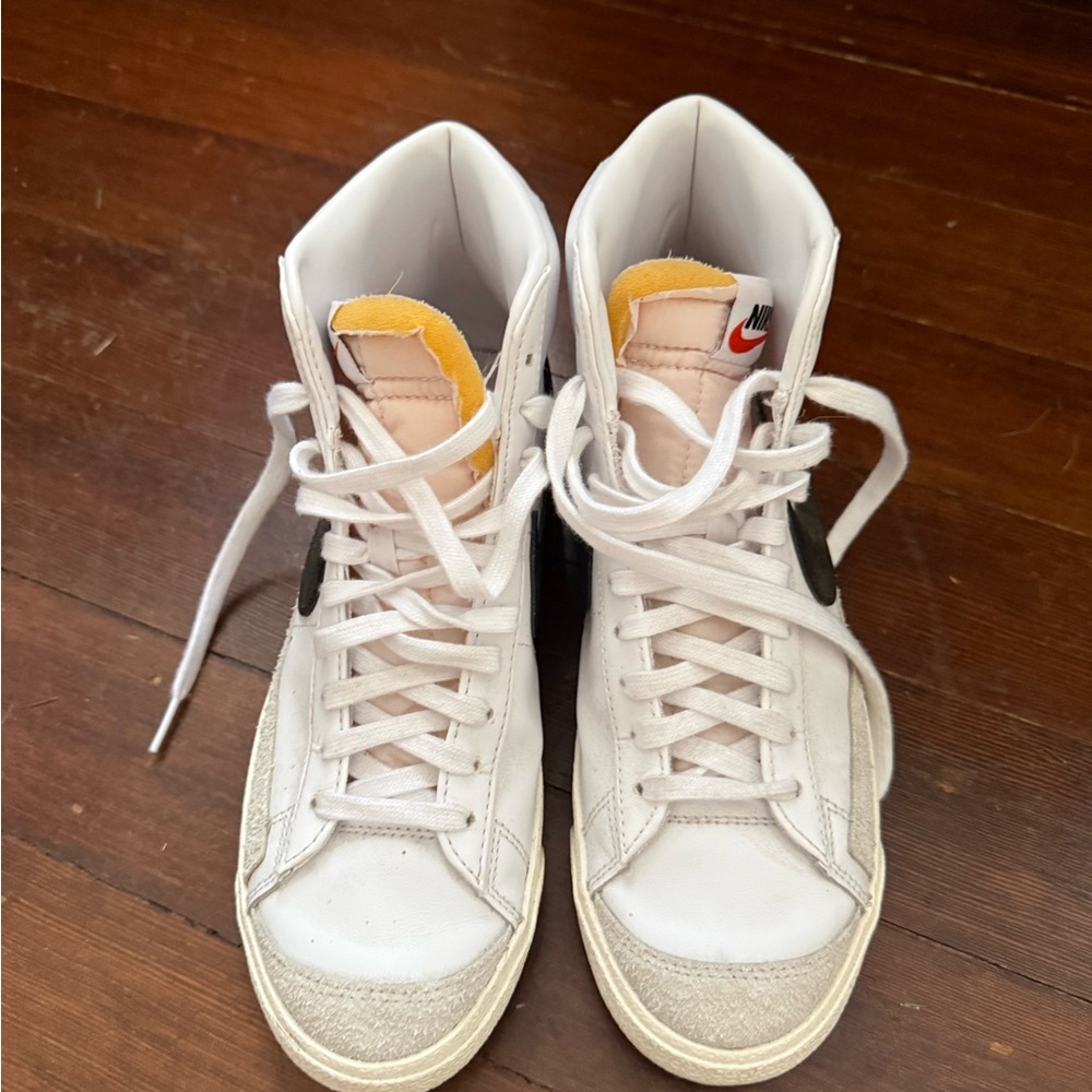 Nike Blazer Mid '77 Shoes